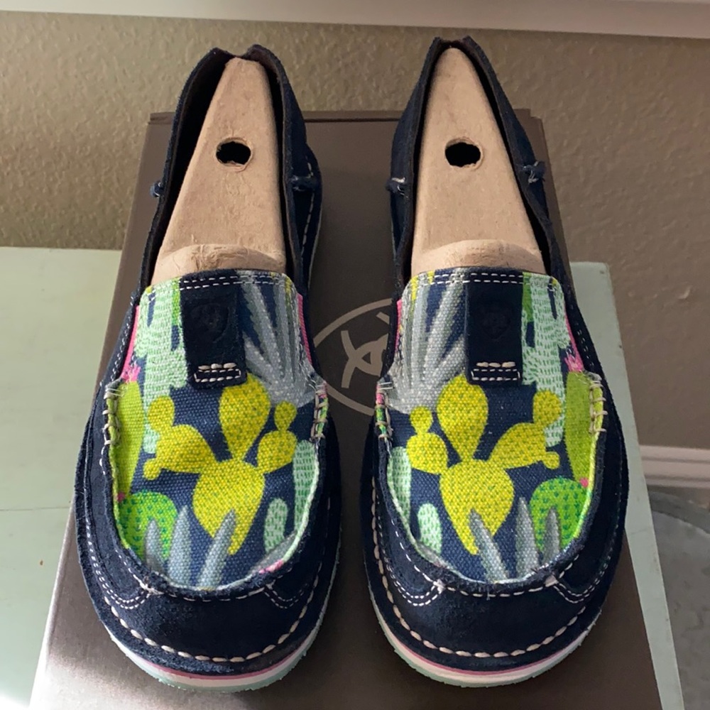 Ariat cruiser navy suede mint cactus women’s 8.5